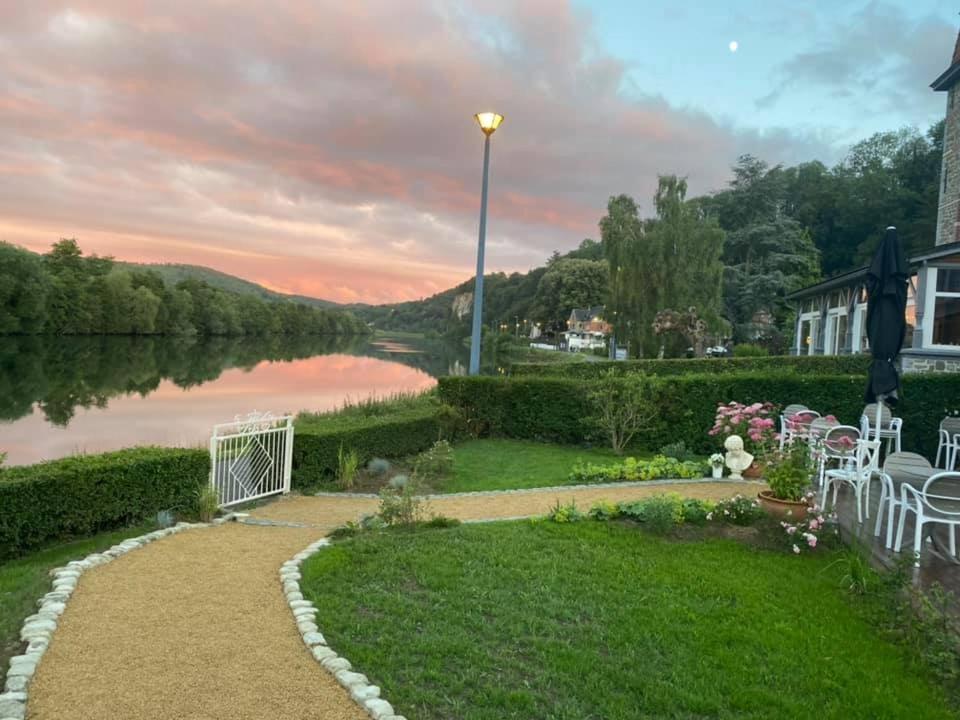 Logis Le P'Tit Rouillon Au Rythme De La Meuse Appartement Annevoie-Rouillon Buitenkant foto